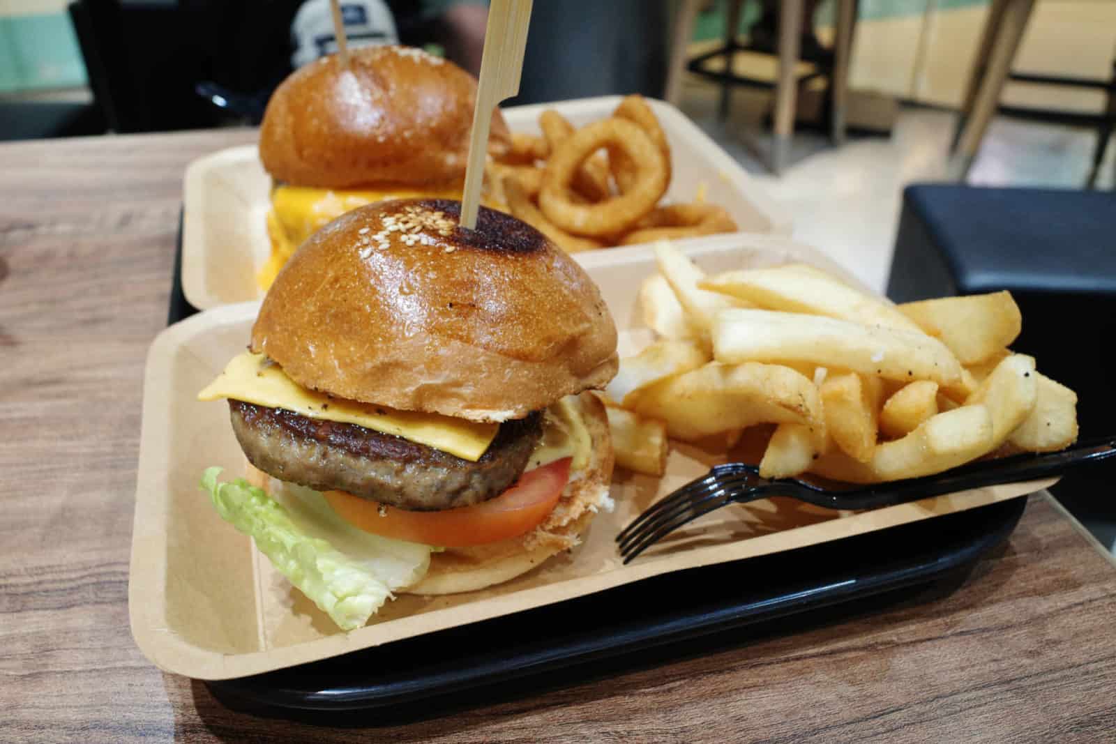 屯門黃店_鬍鬚仔_組典牛堡 ($38) + 薯仔汽水 ($18)