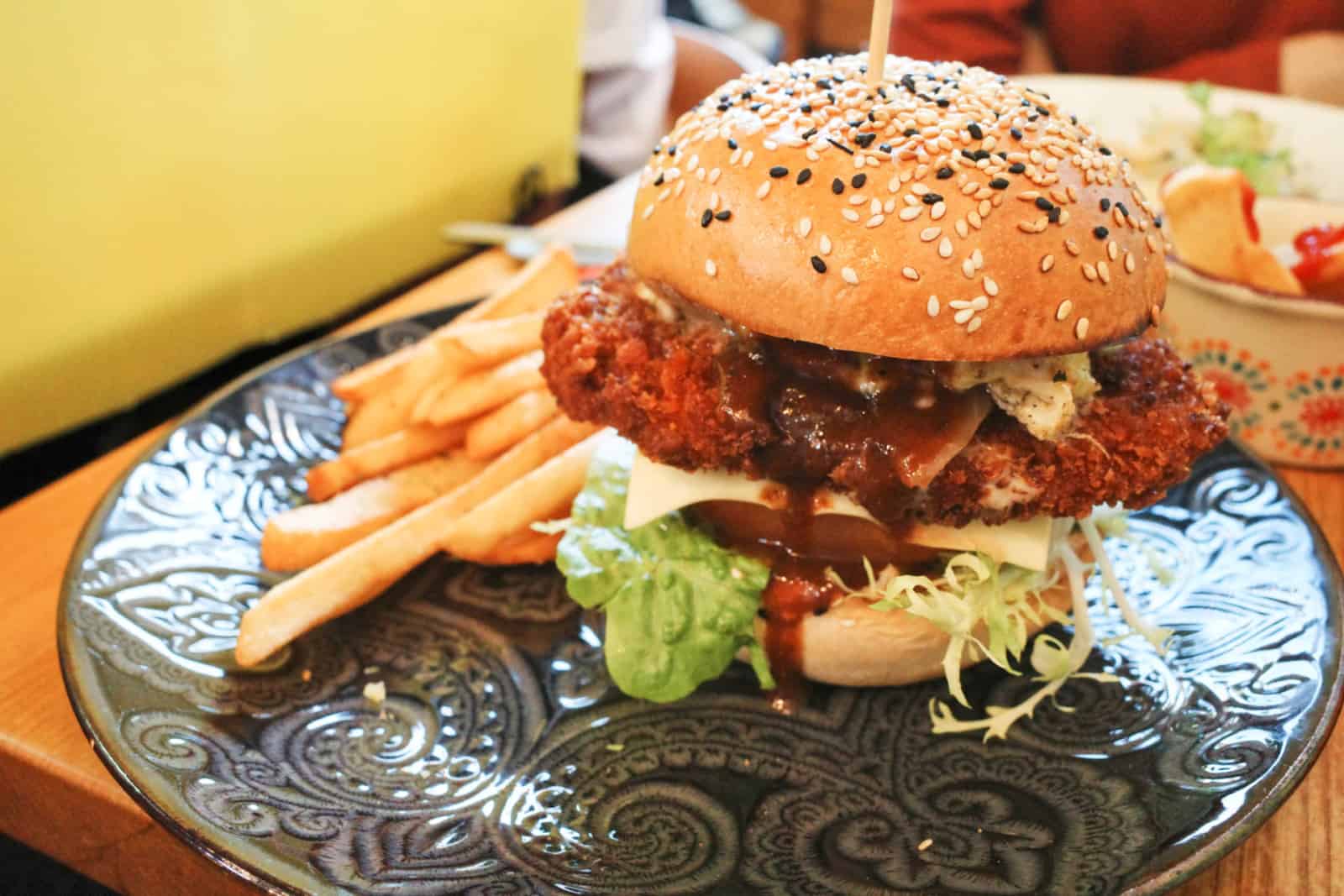 沙田黃店：SUPINE