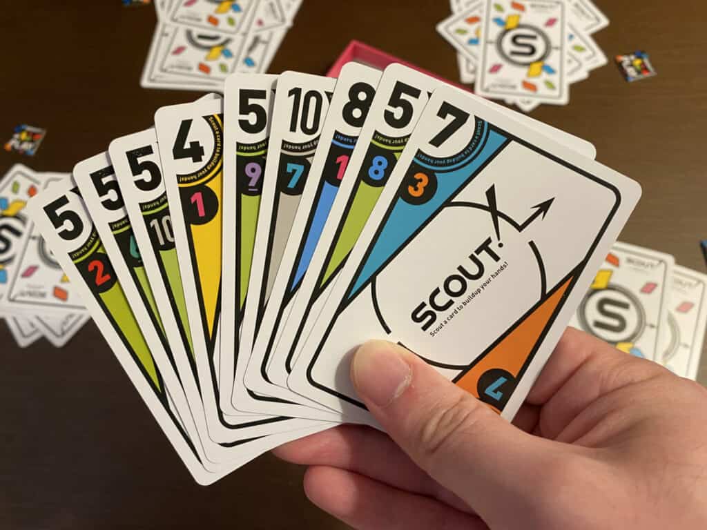 Scout! 獨特玩法之一係每張牌兩邊印有唔同數字