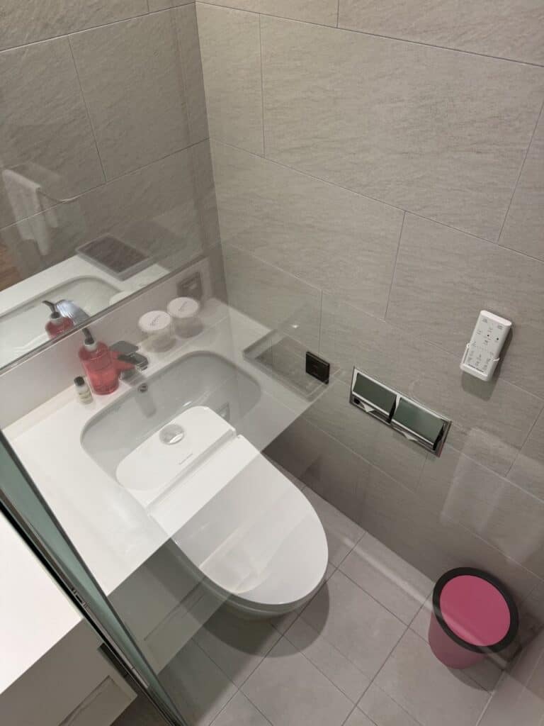 Moxy Seoul Insadong高級雙人房介紹-座廁為免治馬桶